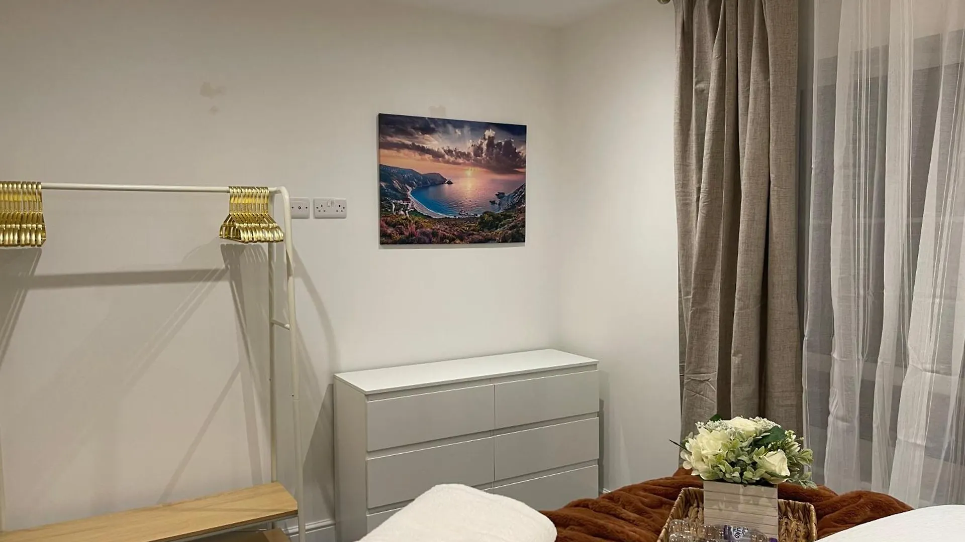 Elim Suite -Luxury Stylish 1Bed Apartment - 5 Mins To Beach, Parking Sleeps 2-3 People Μπόρνμουθ